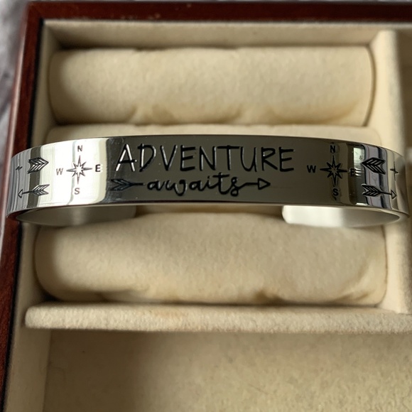 Adventure Awaits Bracelet - Picture 2 of 4